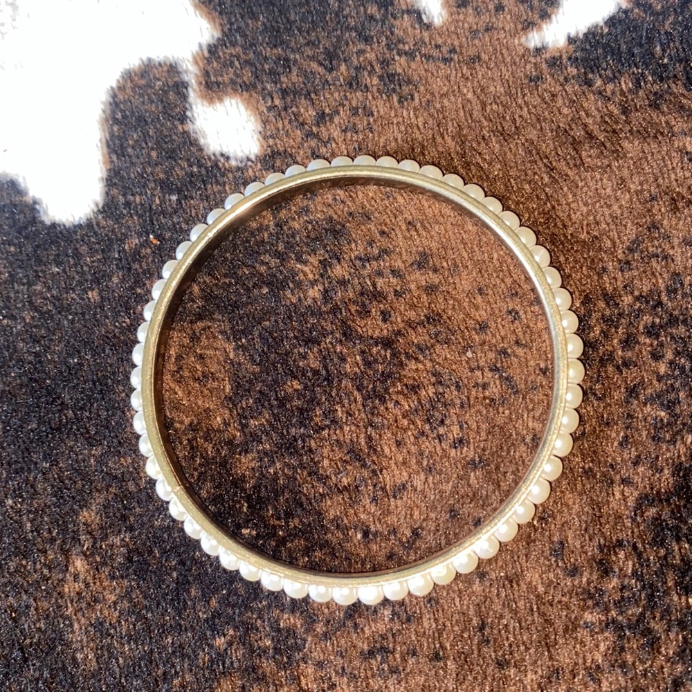 one pearl bracelet